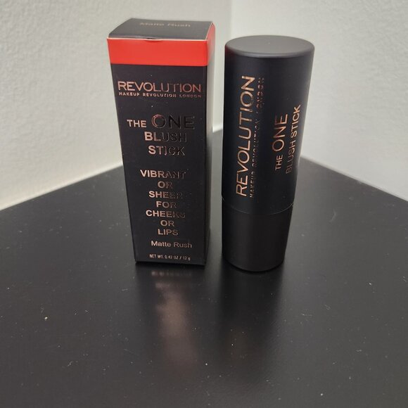 Make Up Revolution the ONE Blush Stick Matte Rush NEW IN BOX - Picture 2 of 2